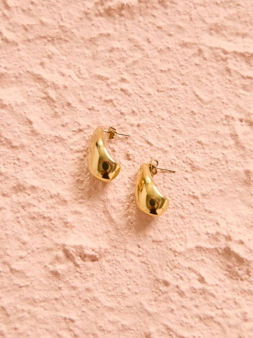 Arms of Eve Delphine Earrings in^ Bride To Be | Black Tie